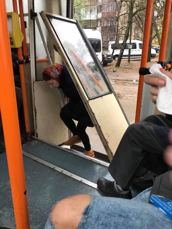 Lipi į seną troleibusą – rizikuoji gyvybe?