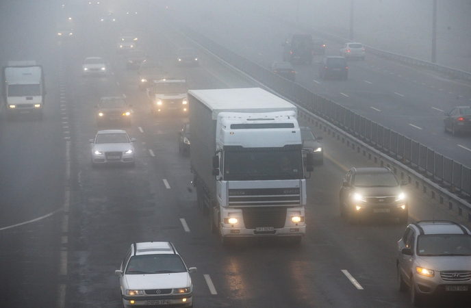 Įspėja: naktį eismo sąlygas sunkins rūkas