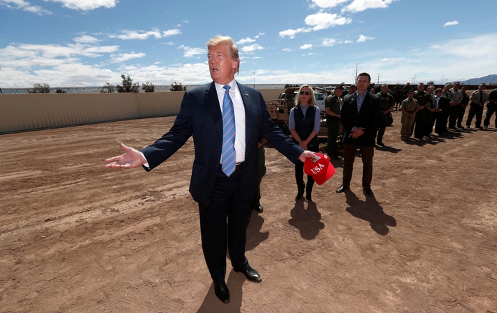 D. Trumpas skelbia blogą žinią imigrantams: mūsų šalis yra užpildyta