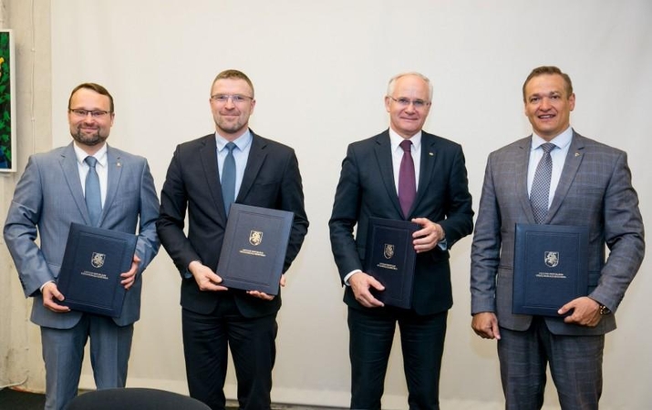 Keturi ministrai bažnyčioje pasirašė bendradarbiavimo memorandumą