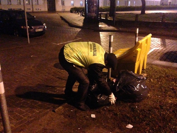 Sausio 1-ąją musulmonų bendruomenė tvarkė Katedros aikštę