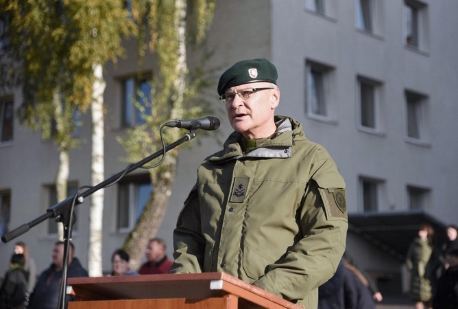 Karo akademijos viršininkas baigia tarnybą kariuomenėje