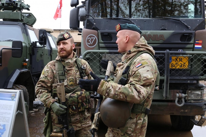 Lietuvoje dislokuoti NATO kariai Šakiuose rengia prisistatymą