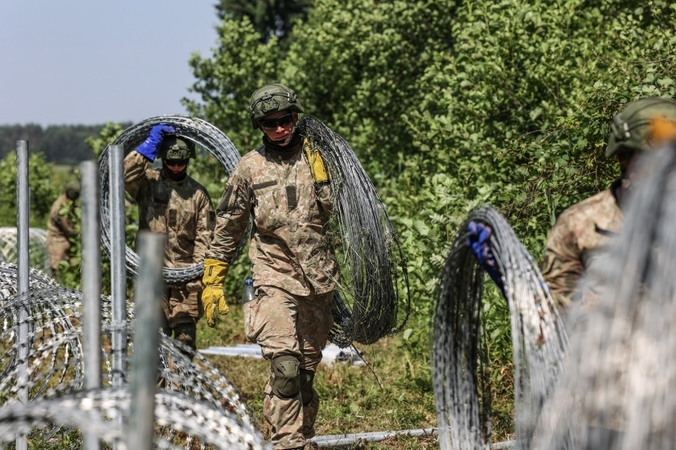 Migracijos krizę valdyti padėjusiems kariams – ministerijos išmokos