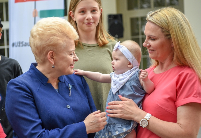 Prezidentė džiaugiasi: Lietuvoje mažėja vaikų namų
