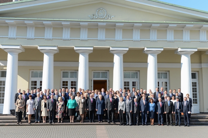 Prezidentė su Lietuvos ambasadoriais aptarė šalies saugumo klausimus