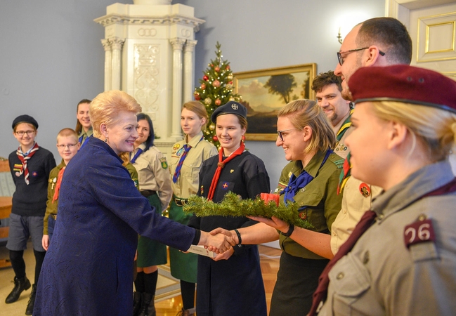 Prezidentė iš skautų priėmė Betliejaus ugnį – ramybės ir taikos simbolį