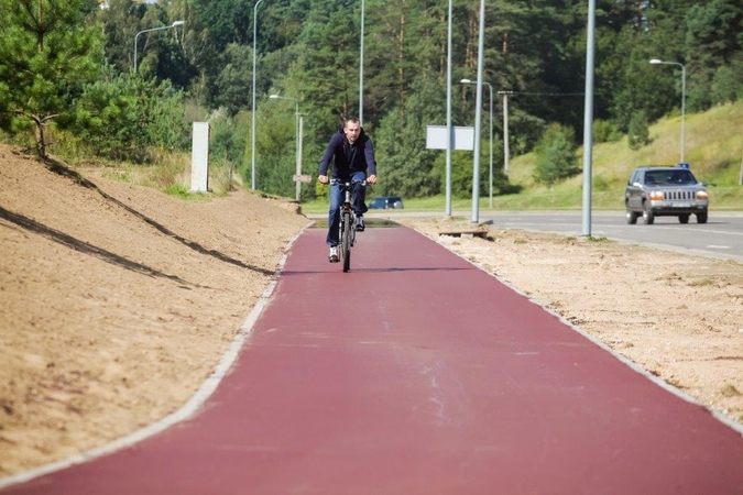 Beveik 1 kilometro ilgio raudonas dviračių takas sujungs Pilaitę su Senamiesčiu