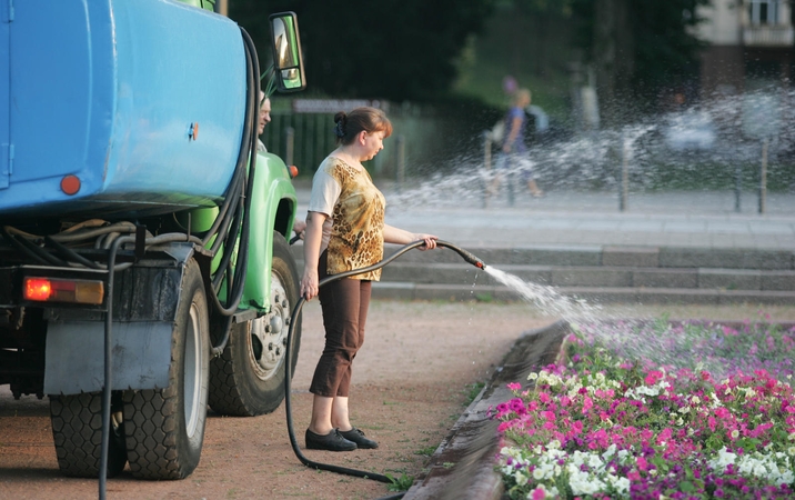 Vilniaus gėlynų laistymui kas mėnesį – 1 300 vandens vonių