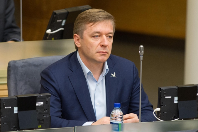 R. Karbauskis persigalvojo: nesieks uždrausti embrionų šaldymo
