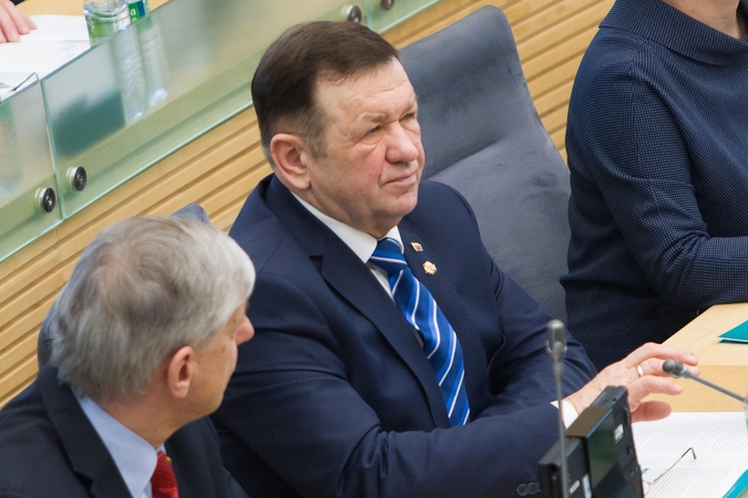 K. Pūkas nepasikuklino: Seime nesirodė, bet leido valstybės pinigus
