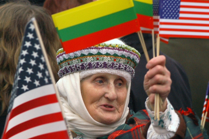 Nepriklausomybės dieną mininčiai Amerikai Lietuva linki taikos ir vienybės
