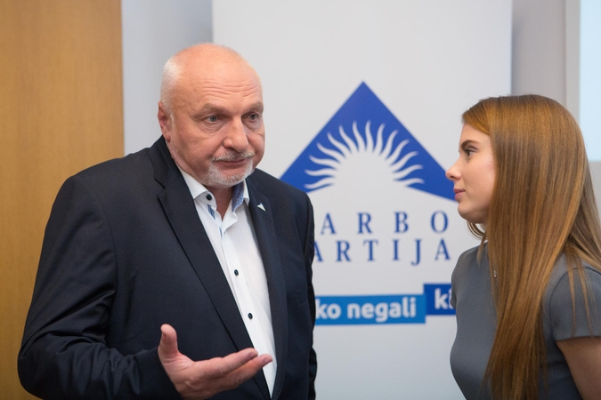 Darbo partiją palieka beveik 90 narių
