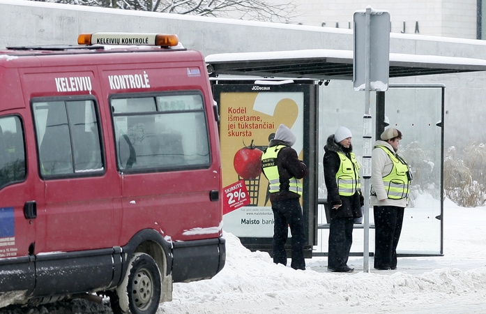 Ar viešojo transporto kontrolieriai visuomet tik baudžia?