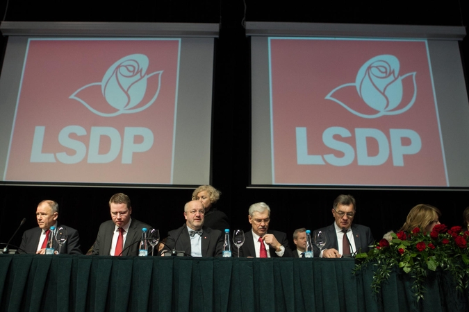 Populiariausi išlieka socialdemokratai, Darbo partijos populiarumas smunka