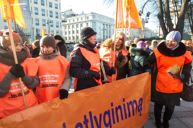 Profsąjungos mitinge valdžios reikalavo didinti žmonių pajamas