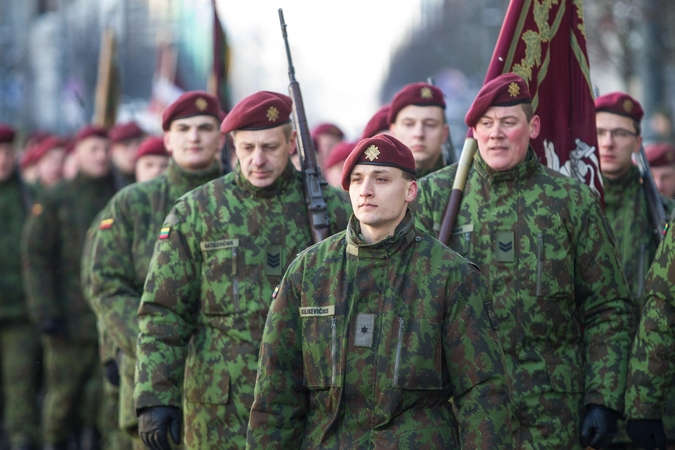 Savanorių pajėgų įkūrimo metinių proga – diena su uniforma