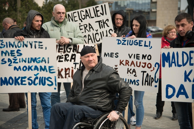 Neįgaliųjų organizacijos prašo įvesti „neįgaliojo krepšelį“