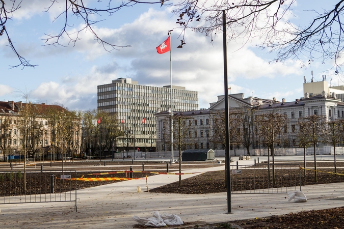 Užbaigti Lukiškių aikštės darbus sutrukdė lietus
