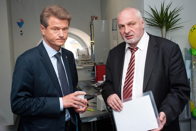 Euroskeptikų frakcija EP nesugriuvo, R. Paksas ir V. Mazuronis lieka joje