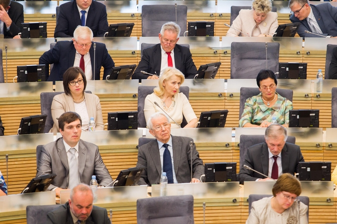 Seimo nariai vidutiniškai balsuoja pusėje plenarinių posėdžių