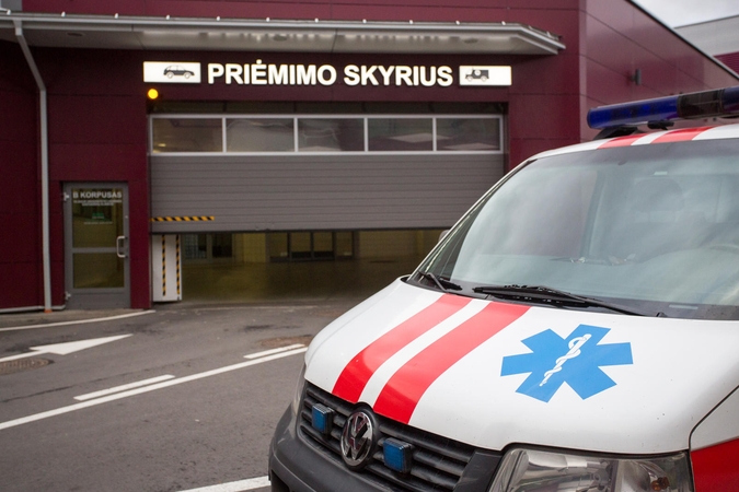 Nuo laiptų nukritusiai mažylei lūžo kaukolė