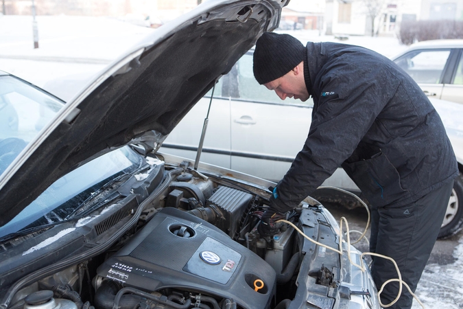 Paspaudė šaltukas: 7 patarimai, kaip rytą užvesti automobilį