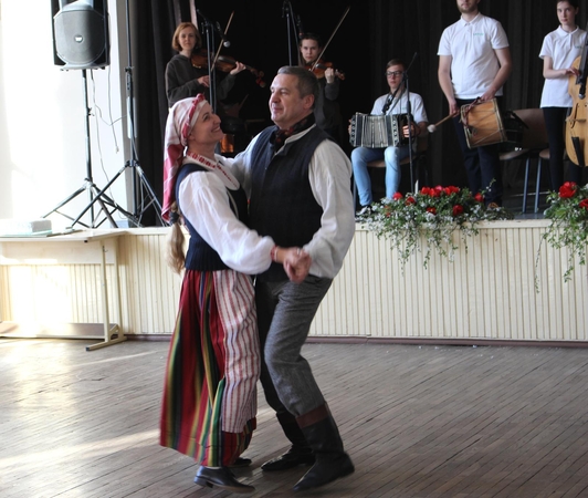 Telšiškiai „Naktišokiuose“ pasitiko saulėtekį