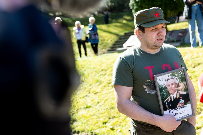 Vilniuje pergalės minėjimas – kuklesnis: skambėjo sovietinės karinės dainos, bet tyliau