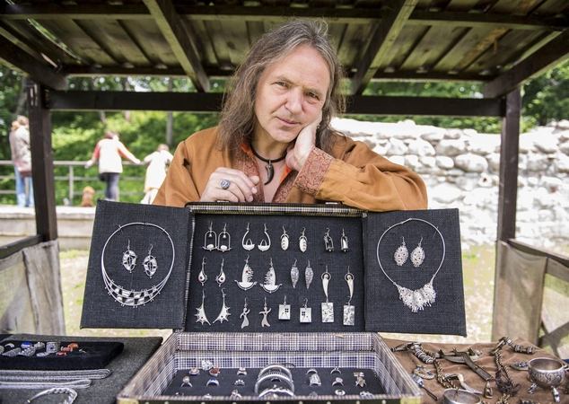 Trakų pilyje – K. Barišausko juvelyrikos paroda 