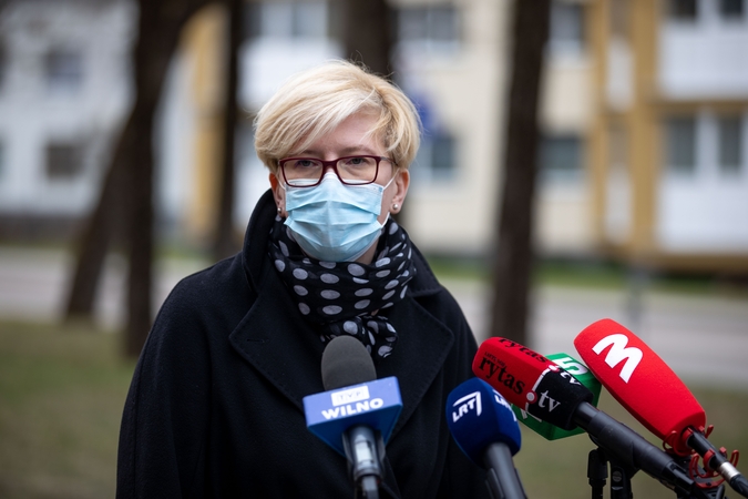 Premjerė kreipėsi į žmones: ne tik prisiminkime mirusius, bet ir saugokime gyvuosius skiepydamiesi