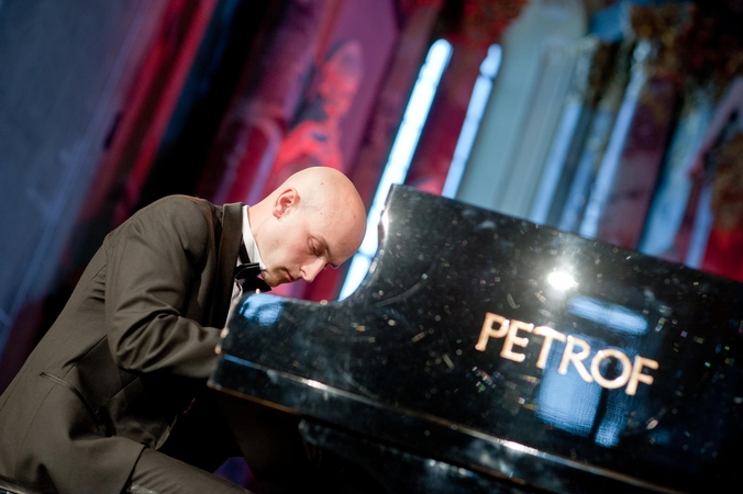 Keliauti per epochas kviečia pianistas M. Katinas