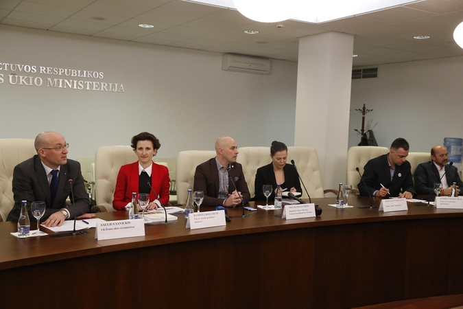 Tėvų forumas: ne valdininkams spręsti, ką valgys vaikai