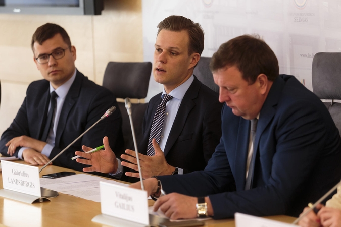 Konservatoriai ir liberalai siūlo, kad Lietuva įšaldytų rusų oligarchų turtą