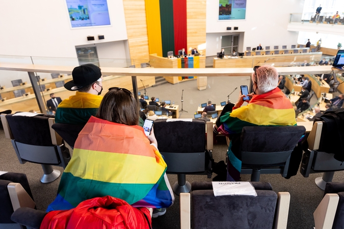 Netikėtas posūkis: vietoj partnerystės politikai siūlo įteisinti civilinę sąjungą