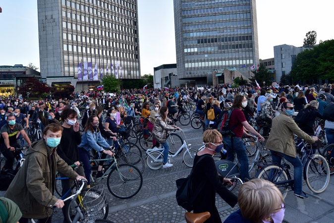 Tūkstančiai slovėnų protestavo prieš apribojimus ir korupciją