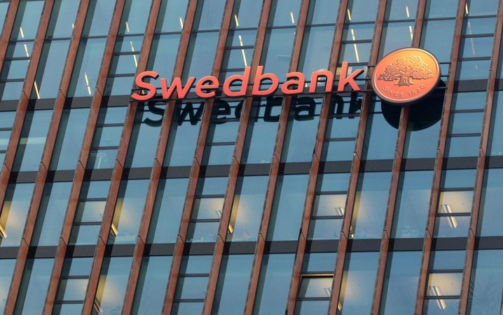 Dėl IT sistemų atnaujinimo naktį į ketvirtadienį galimi „Swedbank“ paslaugų trikdžiai