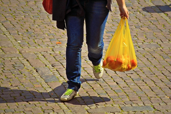 Plastikiniai maišeliai: prieš ekologiją vis dar laimi kaina