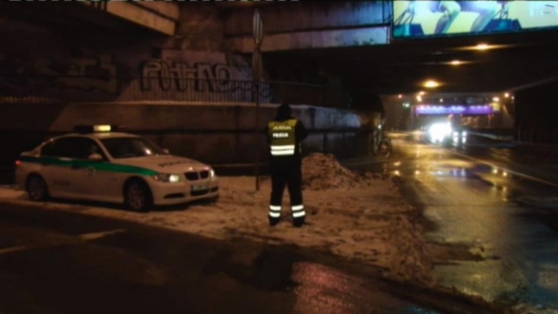 Greitį 84 km/h viršijęs vairuotojas: norėjau paklausyti, kas barška rate
