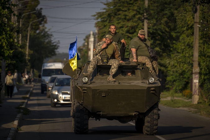 Kontrpuolimas įsibėgėja: Ukraina skelbia atkovojusi iš rusų rytinį Balaklijos miestą