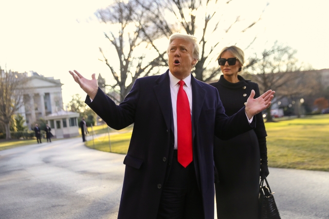 D. Trumpas išvyko iš Baltųjų rūmų, likus kelioms valandoms iki naujojo JAV prezidento J. Bideno inauguracijos.
