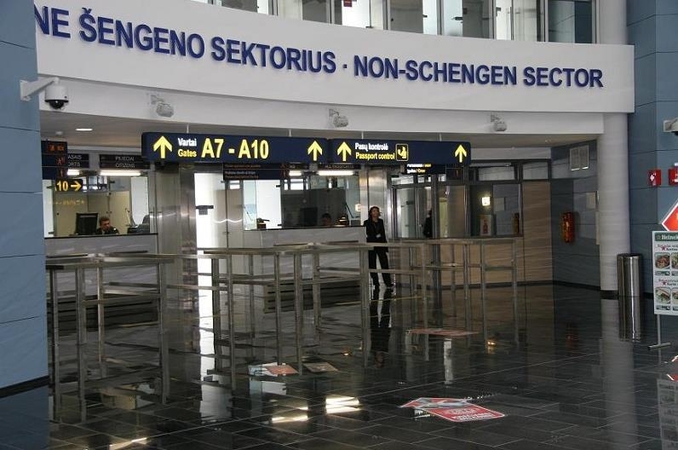 Iš lėktuvo – tiesiai į areštinę
