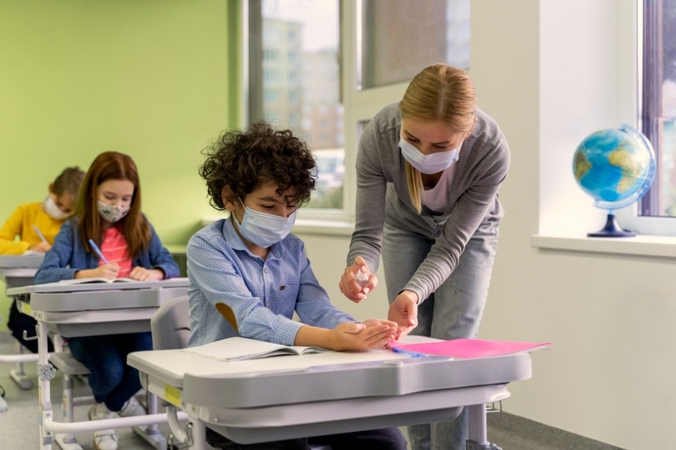 Profsąjungos: apmokestinus testus, kiltų rizika, kad dalis pedagogų išeitų iš darbo