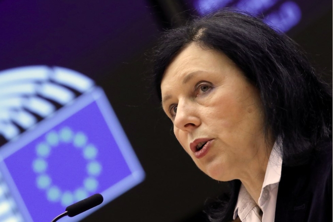 Lietuvoje lankosi už vertybes ir skaidrumą atsakinga eurokomisarė V. Jourova