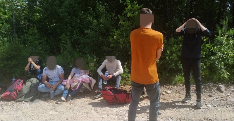 Nelegalūs migrantai toliau plūsta į Lietuvą: per parą pasieniečiai sulaikė dar 160