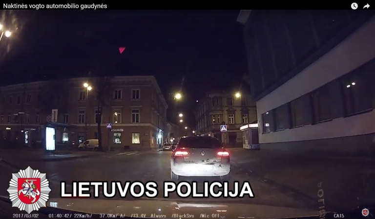 Vilniaus policija naktį po visą miestą vaikėsi vogtą automobilį