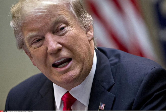 D. Trumpas atleido generalinę prokurorę, blokavusią jo imigracijos draudimą