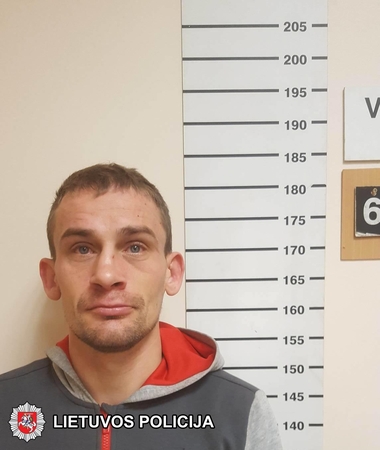 Siautėjo vagis: prašo atsiliepti moterį, netekusią rankinės