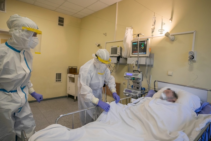 Ligoninėse gydomi 758 COVID-19 pacientai, 83 iš jų – reanimacijoje