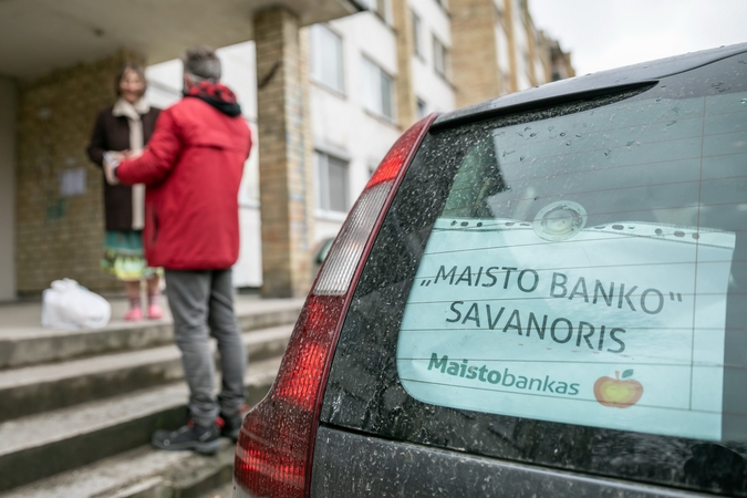Dovana vienišiems senjorams – 2 tūkst. daugkartinių veido kaukių